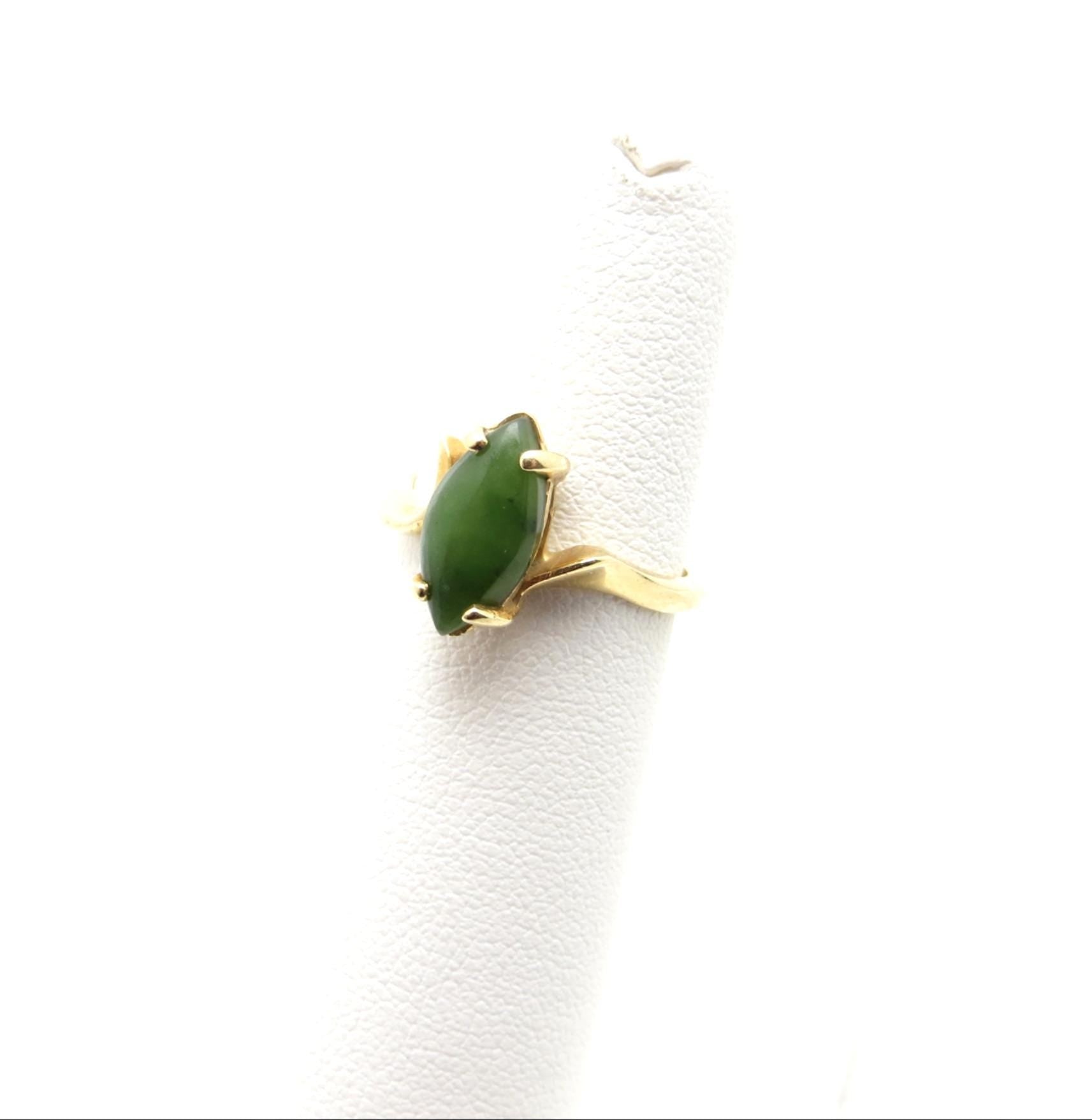 Vintage 10kt HGE Gold Ring with Marquise Cut Green Jade Center Stone - Size 6