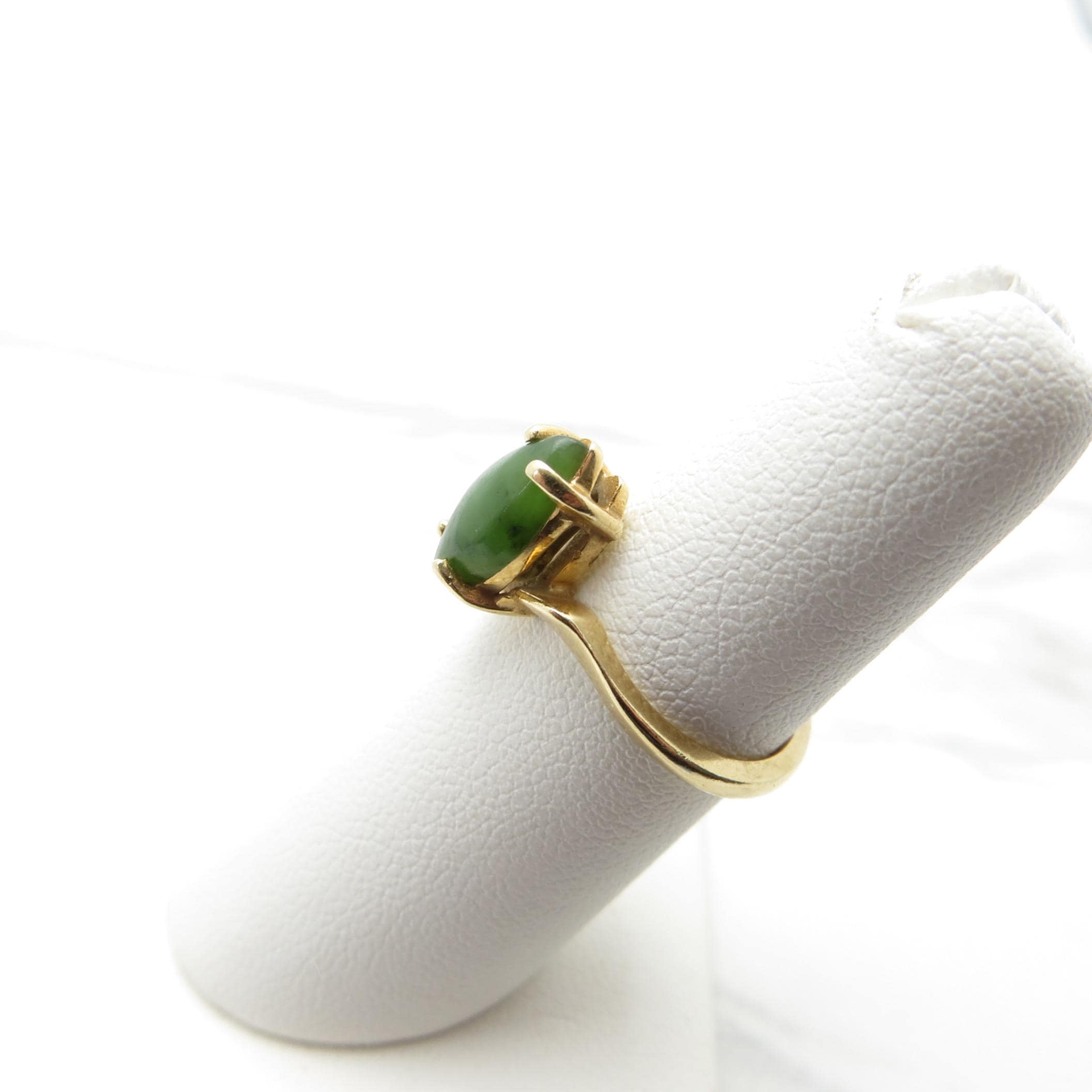 Vintage 10kt HGE Gold Ring with Marquise Cut Green Jade Center Stone - Size 6