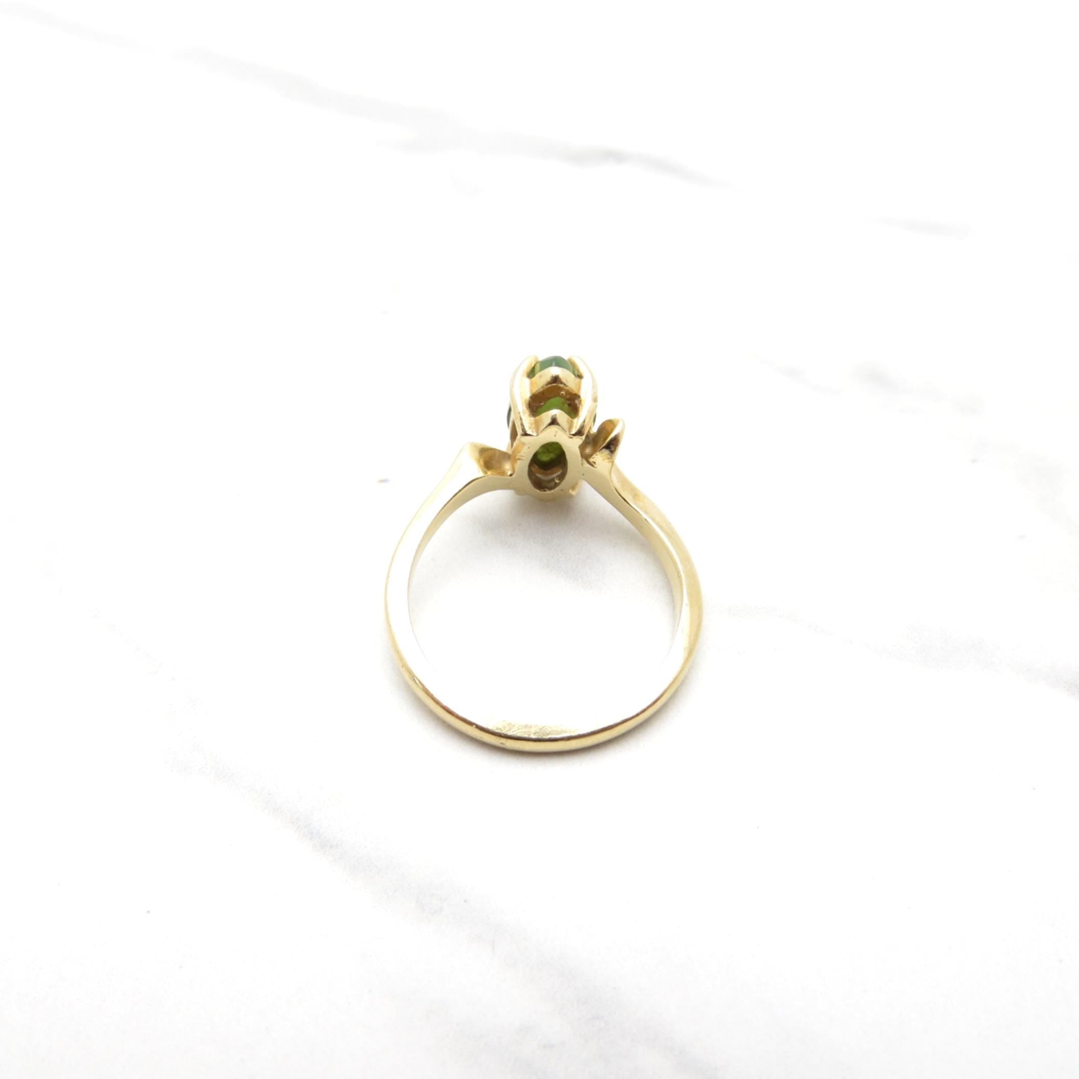 Vintage 10kt HGE Gold Ring with Marquise Cut Green Jade Center Stone - Size 6