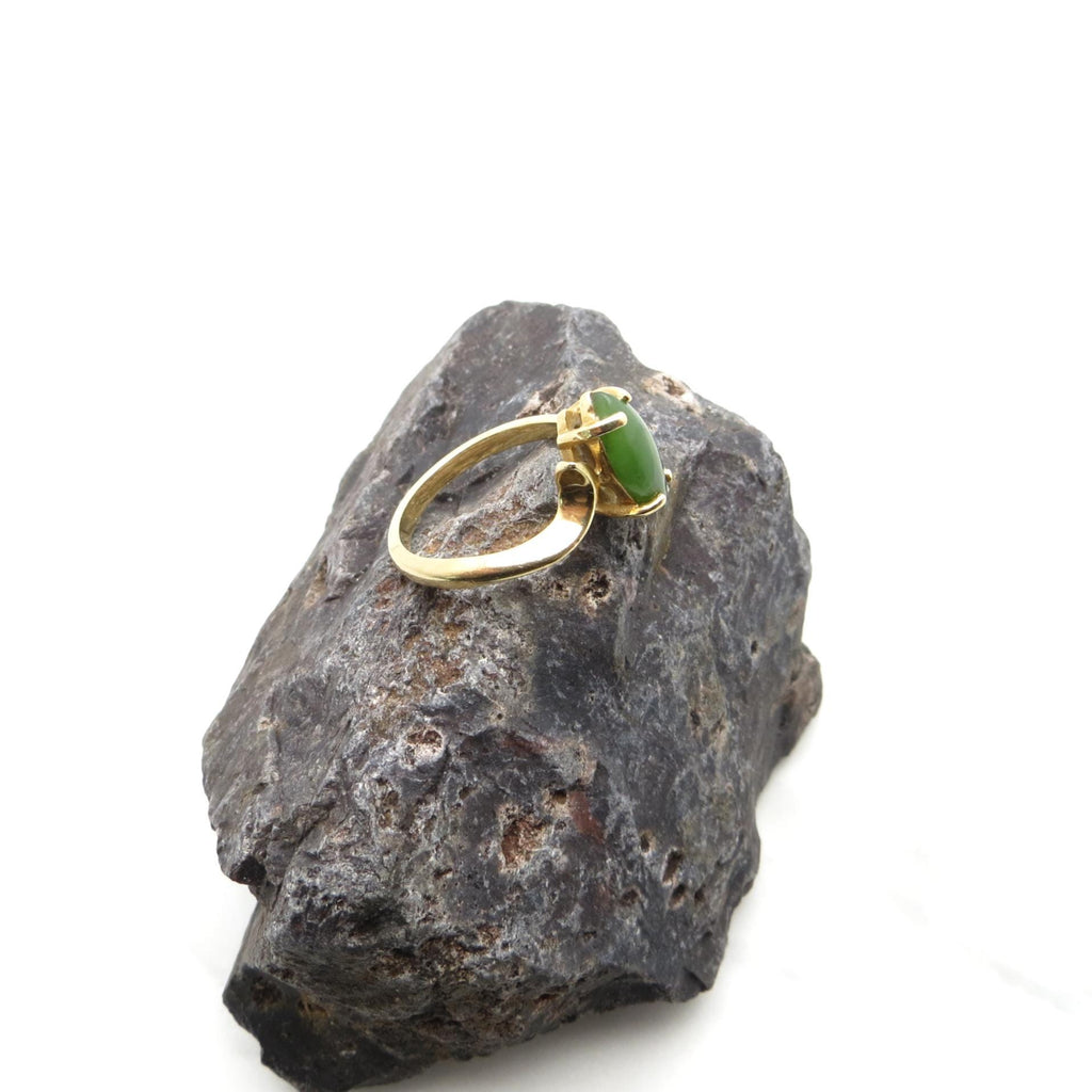 Vintage 10kt HGE Gold Ring with Marquise Cut Green Jade Center Stone - Size 6
